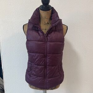 Old Navy Women's Plum Puffer Vest